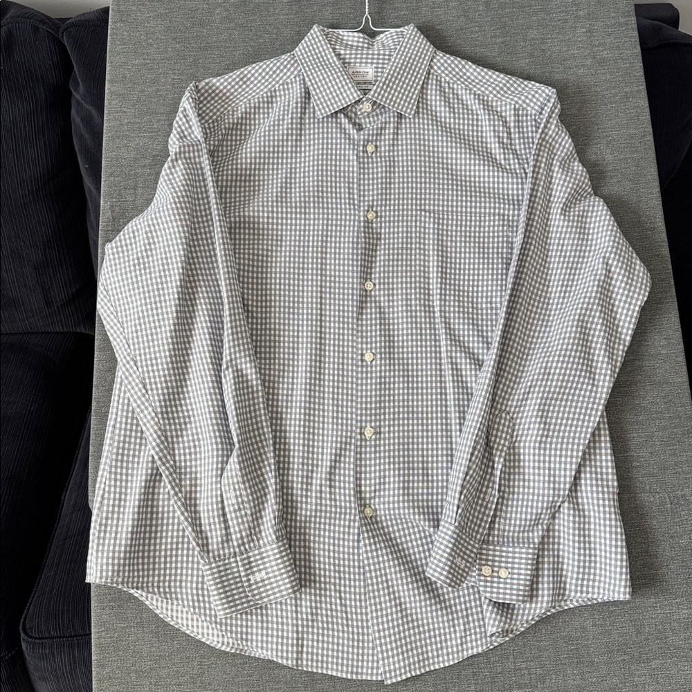 Arrow Athletic Fit men’s dress shirt.